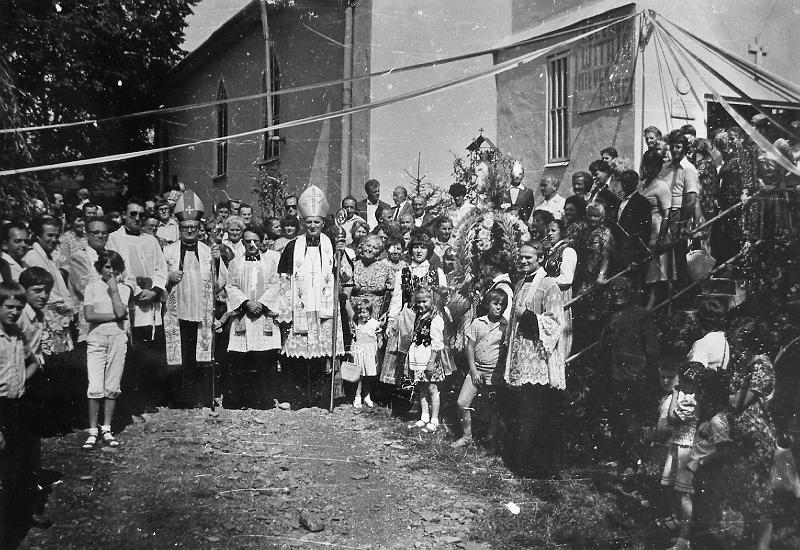 parafia polskokatolicka 1_65.jpg - Rok 1983 - 28 sierpnia.  Odpust i przekazanie  parafii ks. Marianowi Kosińskiemu